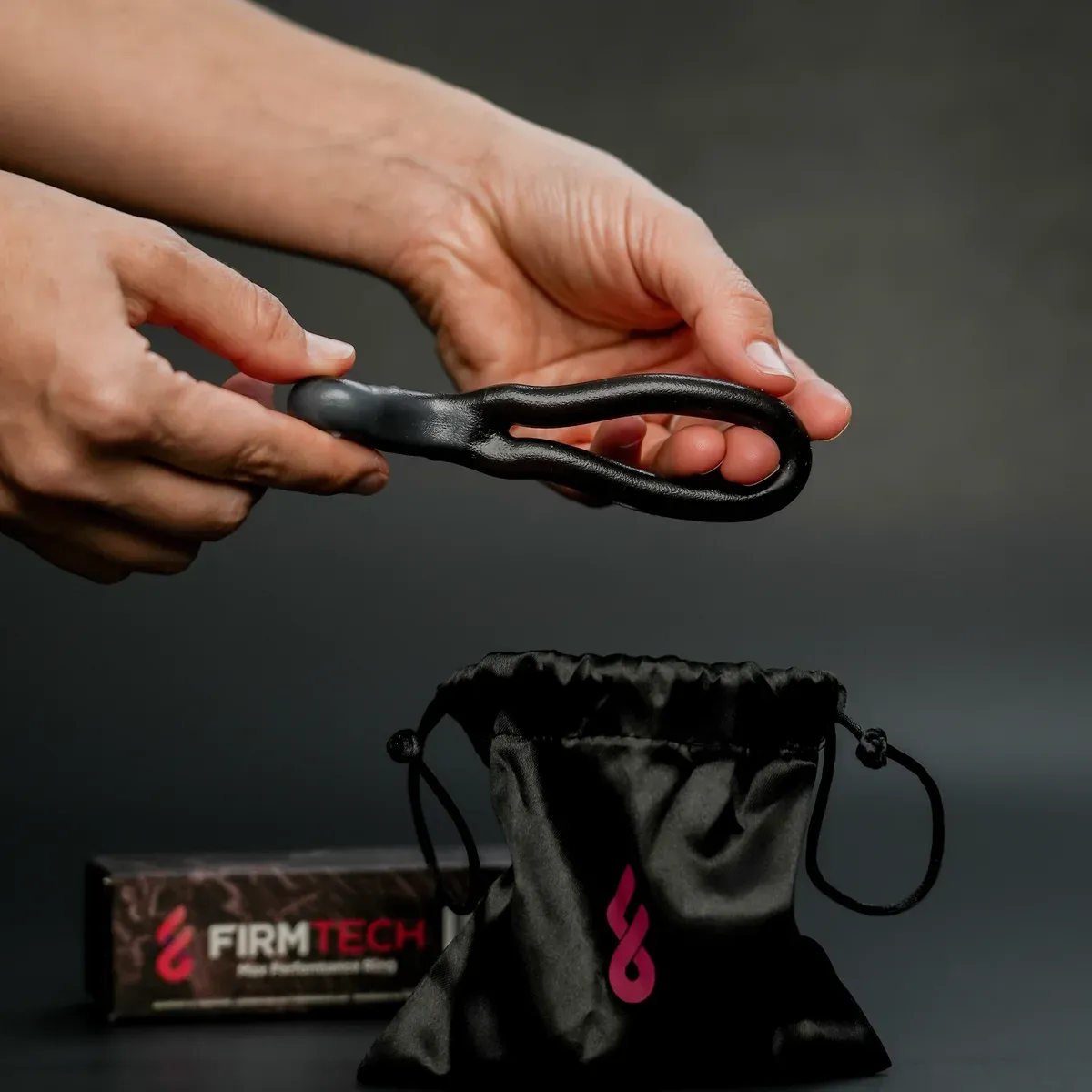 MaxPR with its pouch and box